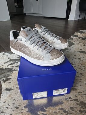 P448 Women’s Glitter Low-Top Sneakers in Rose Gold/Gray